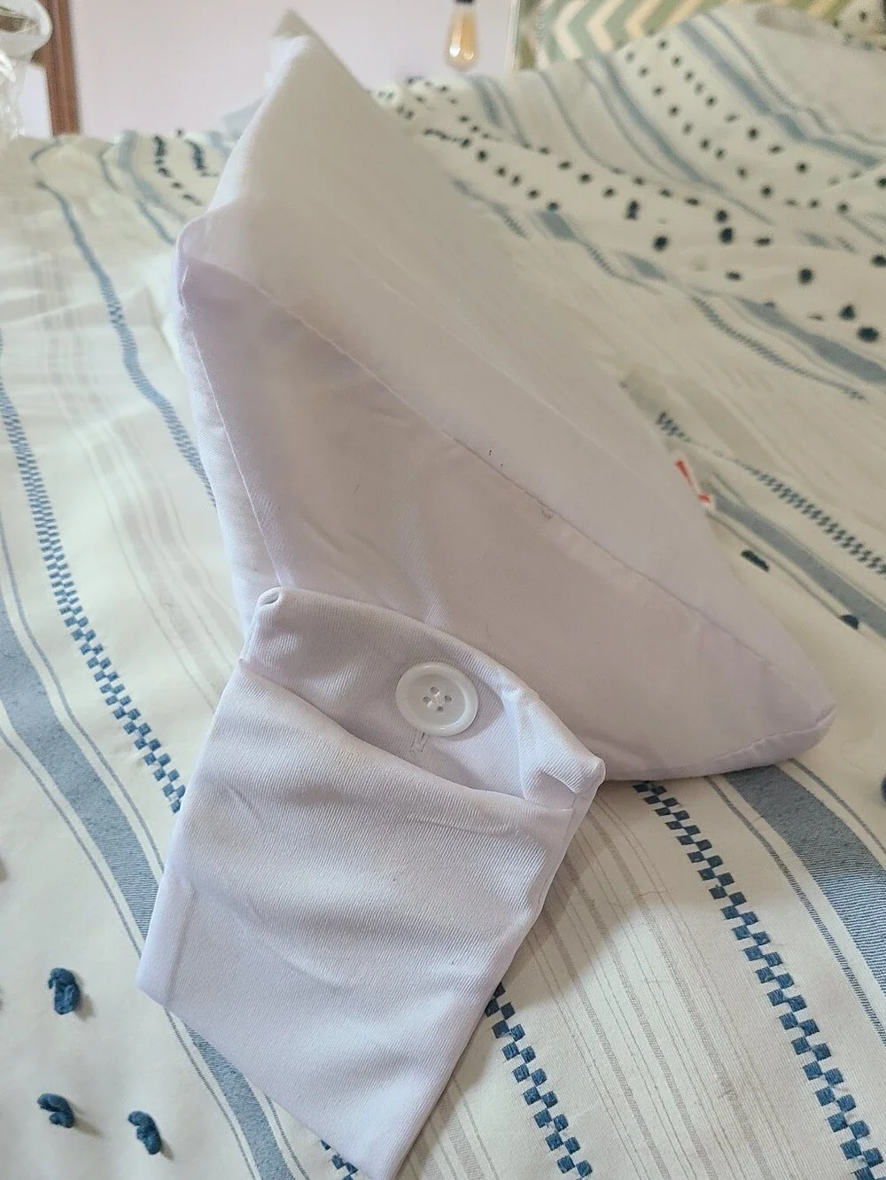 Snugstot Queen Size White Bed Wedge With Pockets